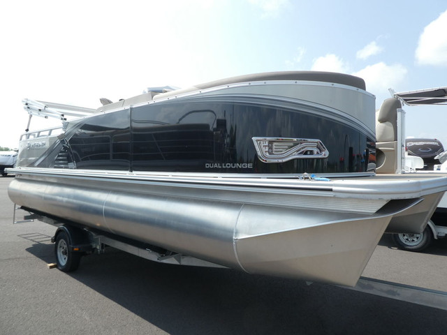  2022 Legend Boats Dual Lounge 2022 Legend Dual Lounge in Powerboats & Motorboats in Moncton