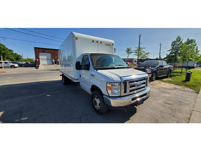 2019 Ford E-450 E-450 - 16Ft Unicell Fiberglass Box - Gas - Ramp in Cars & Trucks in City of Toronto - Image 3