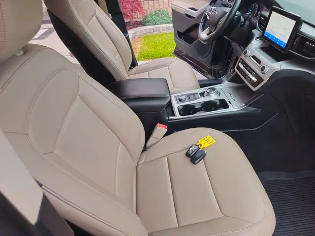 2020 Ford Explorer XLT 4WD in Cars & Trucks in Chatham-Kent - Image 41