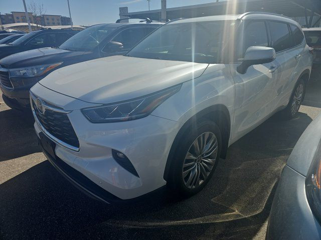 2022 Toyota Highlander Platinum - Tow Hitch - 7 Pass - in Cars & Trucks in Calgary - Image 2