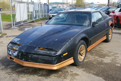 Stock 1320 Motor is not original. Black/Gold edition, V8 motor has been change, runs good, rare car...