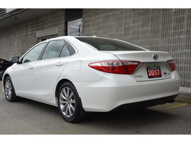 2017 Toyota Camry Hybrid XLE Hybrid, Nav, Sunroof, Back Up Camer in Cars & Trucks in Burnaby/New Westminster - Image 4