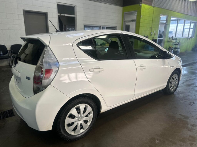  2012 Toyota Prius c 5dr HYBRID in Cars & Trucks in Laval / North Shore - Image 4