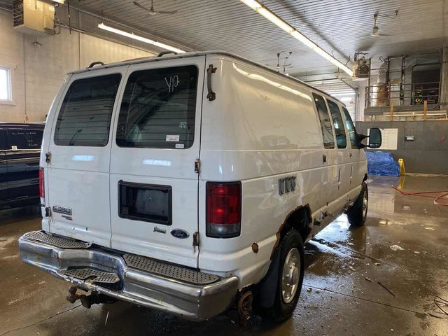  2012 Ford E350 ECONOLINE SUP in Cars & Trucks in Barrie - Image 4