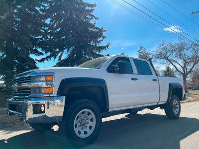 2015 Chevrolet Silverado 2500HD 4WD Crew Cab LT = ONE OWNER = CL