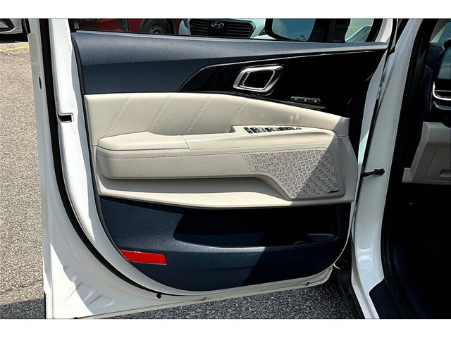 2025 Kia Carnival | Accident Free | One Owner in Cars & Trucks in Barrie - Image 2