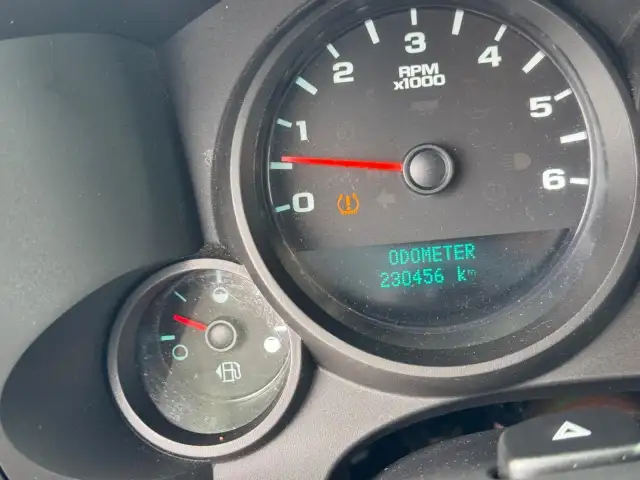 2012 Chevrolet Silverado 1500 LS CHEYENNE EDITION, V8, EXT CAB,  in Cars & Trucks in London - Image 17