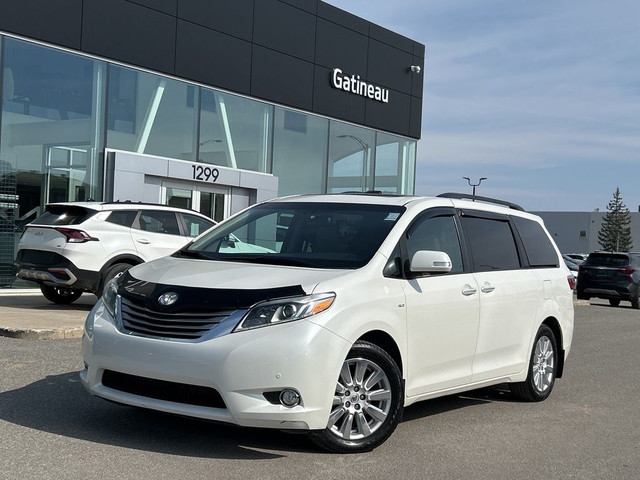  2017 Toyota Sienna 5dr XLE 7-Pass AWD in Cars & Trucks in Gatineau