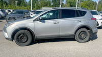 Le Toyota RAV4 LE 2016 est un VUS compact polyvalent, pratique et fiable. Avec un design moderne, un... (image 7)