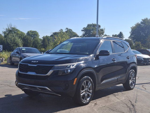 2022 Kia Seltos LX AWD | Heated Seats | CarPlay + Android in Cars & Trucks in Guelph