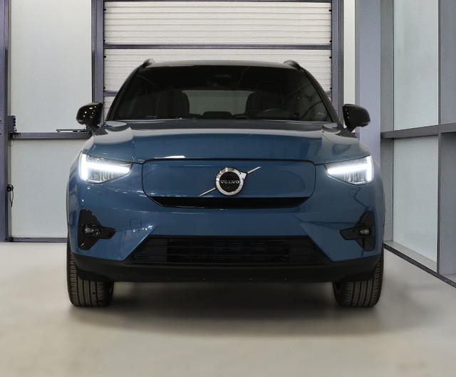 2023 Volvo XC40 Recharge Pure Electric Plus / AWD / Toit pano. / in Cars & Trucks in Longueuil / South Shore - Image 4