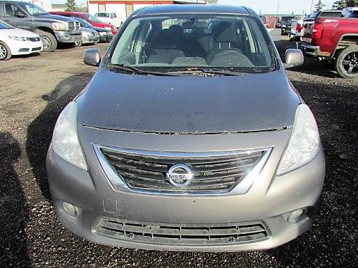 2012 Nissan Versa 1.6 S dans Autos et camions  à Calgary - Image 2