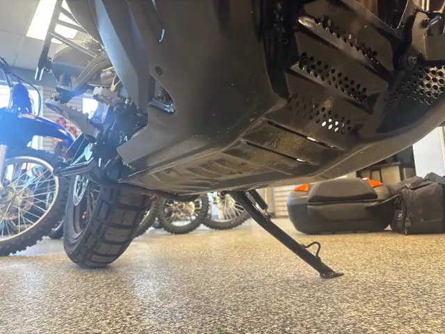 1 KTM ADVENTURE 890 MOTO AVENTURE A L'ETAT NEUF IMPECCABLE AUCUN in Other in Lac-Saint-Jean - Image 14