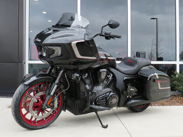 2024 Indian Motorcycle Challenger Elite Charcoal Candy/Black Can in Street, Cruisers & Choppers in Cambridge - Image 2
