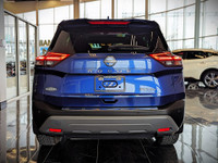 Comes equipped with: Power Mirrors, Sunroof , Shark fin antenna, Halogen Headlamps, Courtesy lights,... (image 5)