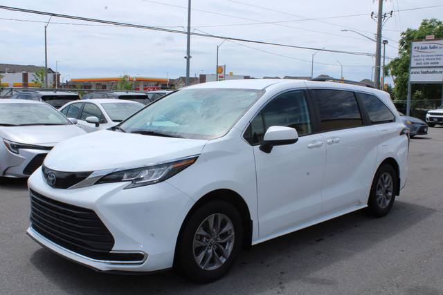 2022 Toyota Sienna HYBRID LE AWD 8-PASSENGER in Cars & Trucks in Mississauga / Peel Region