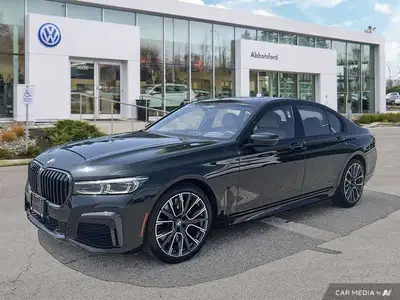 This BMW 7 Series boasts a Twin Turbo Premium Unleaded V-8 4.4 L/268 engine powering this Automatic...