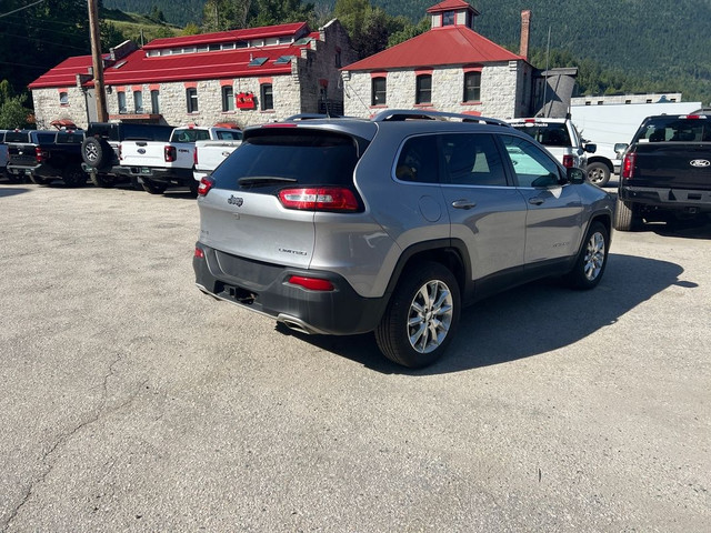 2016 Jeep Cherokee Limited 4WD, 3.2L Pentastar Vvt V6 W/Ess in Cars & Trucks in Nelson - Image 3