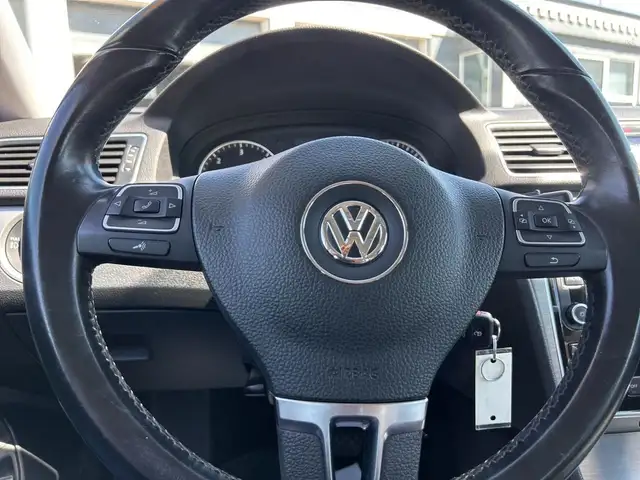 2015 Volkswagen Passat Comfortline in Cars & Trucks in Calgary - Image 17