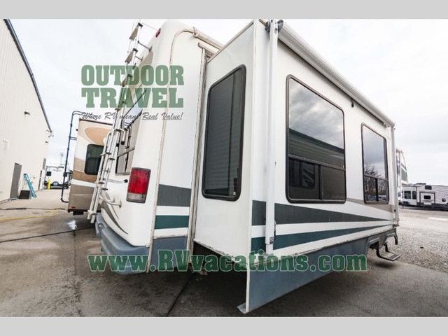 2006 Glendale Titanium Tour Edition 32E37DSD in Travel Trailers & Campers in Hamilton - Image 4
