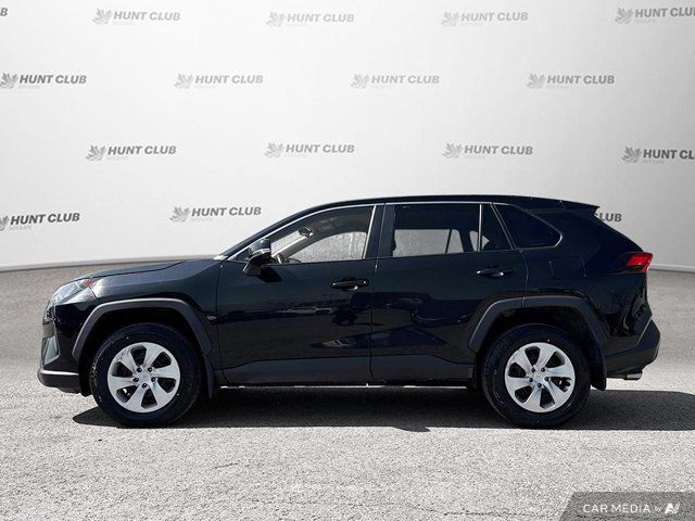 2022 Toyota RAV4 LE in Cars & Trucks in Ottawa - Image 3