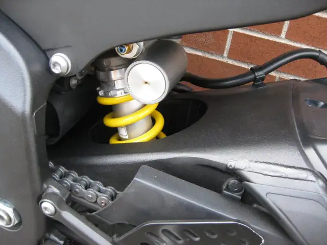2012 Yamaha YZF-R6 in Street, Cruisers & Choppers in City of Toronto - Image 20