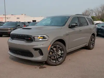 À voir! / Come see it! TRÈS BIEN ÉQUIPÉ / VERY WELL EQUIPPED. Version R/T Blacktop AWD avec : Moteur...
