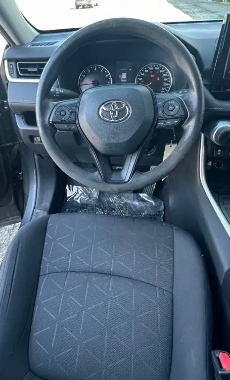 2021 Toyota RAV4 LE in Cars & Trucks in Longueuil / South Shore - Image 14