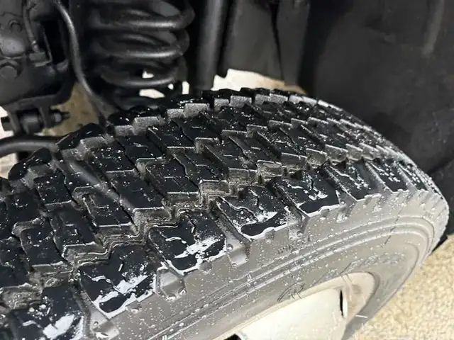 2011 ford F-550 31 Passenger Bus Powerstroke Diesel in Heavy Trucks in Richmond - Image 39