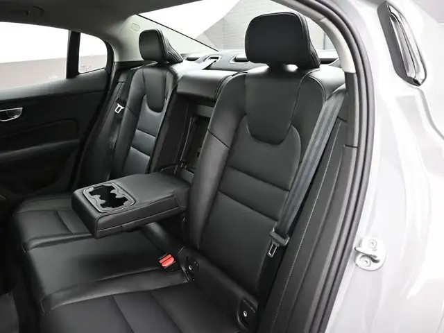 2024 Volvo S60 B5 B5 CORE SUNROOF, NAVIGATION, HEATED POWER SEAT in Cars & Trucks in City of Halifax - Image 19