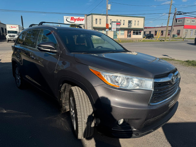 2016 Toyota Highlander XLE AWD in Cars & Trucks in Ottawa - Image 3