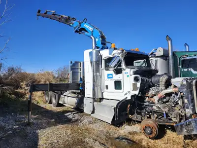 2015 Kenworth T800 with Ferrari F736 A4 Crane system. 226.8tm Lifting Moment, 5158lbs max lifting ca...