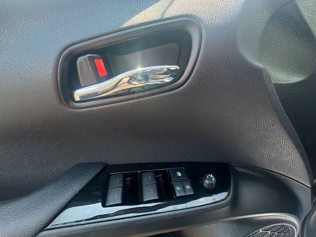 2020 Toyota Prius Prime XLE dans Autos et camions dans Ottawa - Image 16