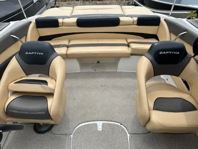 2012 Rinker 216 in Powerboats & Motorboats in Chatham-Kent - Image 8