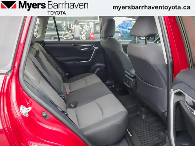 2021 Toyota RAV4 XLE AWD - Sunroof - Power Liftgate in Cars & Trucks in Ottawa - Image 13