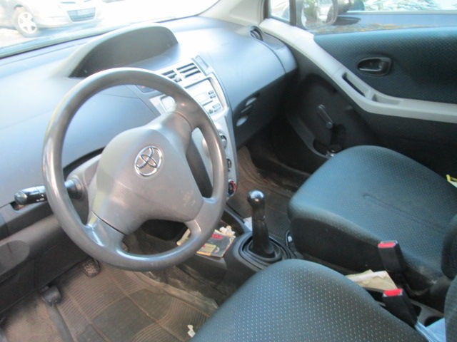 2008 Toyota Yaris Hacthback in Cars & Trucks in City of Montréal