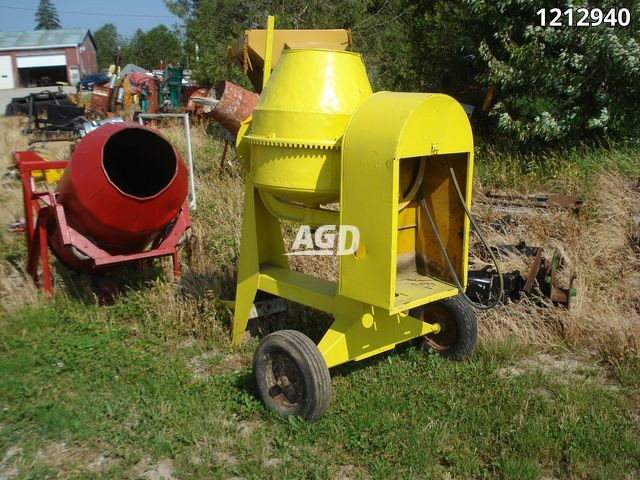 Pull Type Cement Mixer in Heavy Equipment in Stratford