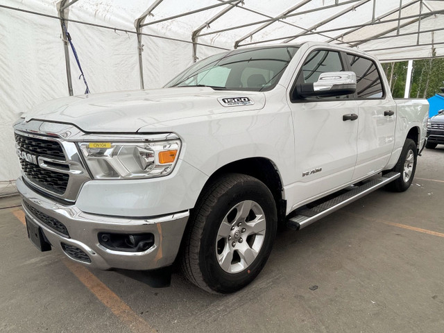 2023 Ram 1500 BIG HORN LEVEL 2 CREW 4X4 V8 *SIÈGES CHAUF* CARPLA in Cars & Trucks in Laurentides