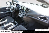 2024 Chrysler Pacifica Touring Experience the Chrysler Pacifica Touring with only 17217 km on the od... (image 9)