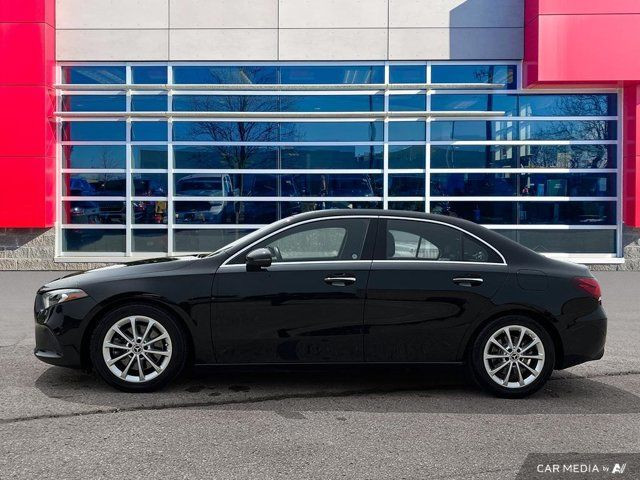 2022 Mercedes-Benz A-Class A 220 Sedan | AWD | Nav | Premium in Cars & Trucks in Guelph - Image 2