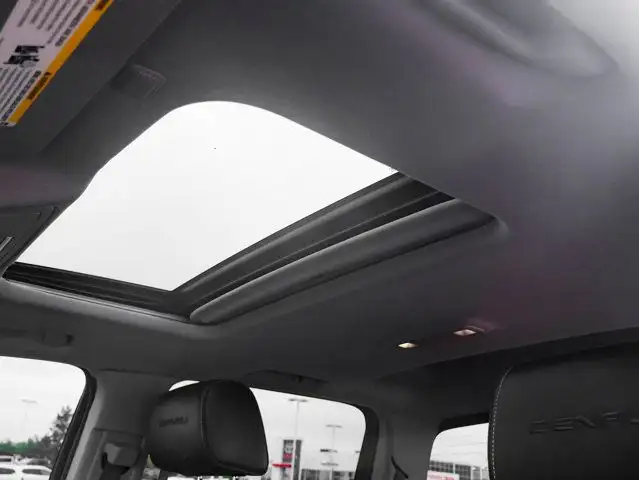 2015 GMC Sierra 1500 Denali 6.2L dans Autos et camions dans Comté de Strathcona - Image 31