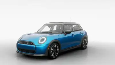 MINI Laval vous présente la toute nouvelle MINI Cooper S 5 portes 2025. Expressive et assurée, la MI...