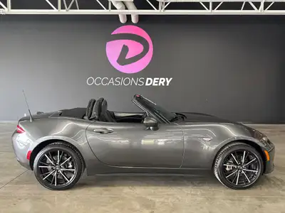MAZDA MX-5 GT 2024 – AUTOMATIQUE, 9 639 KM, GRIS! PUR PLAISIR D'ÉTÉ EN VERSION CONVERTIBLE! Cette Ma...