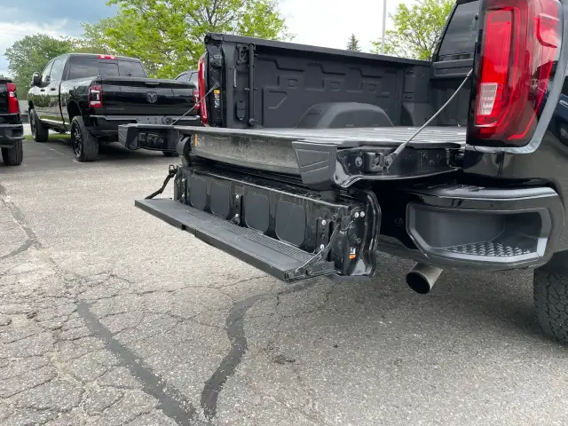 2023 GMC Sierra 2500HD in Cars & Trucks in Oakville / Halton Region - Image 9