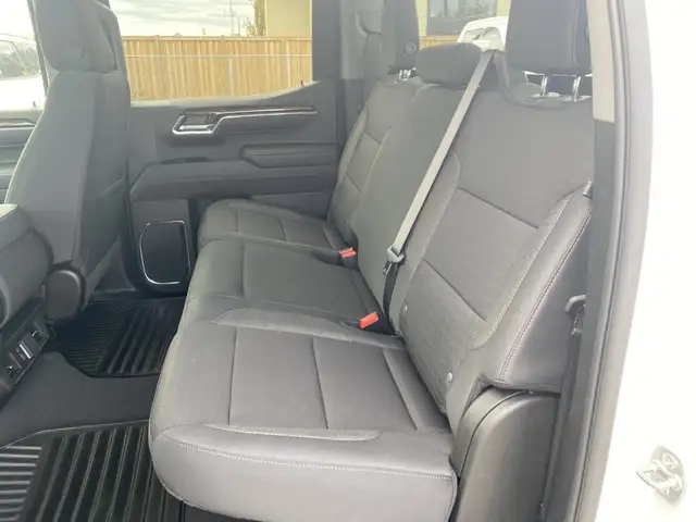 2025 GMC Sierra 1500 Crew Cab Standard Box 4-Wheel Drive SLE for in Cars & Trucks in Grande Prairie - Image 12