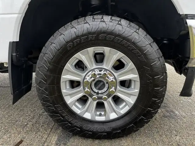 2020 Ford F-350 SD XLT Crew Cab 4WD in Cars & Trucks in Richmond - Image 36