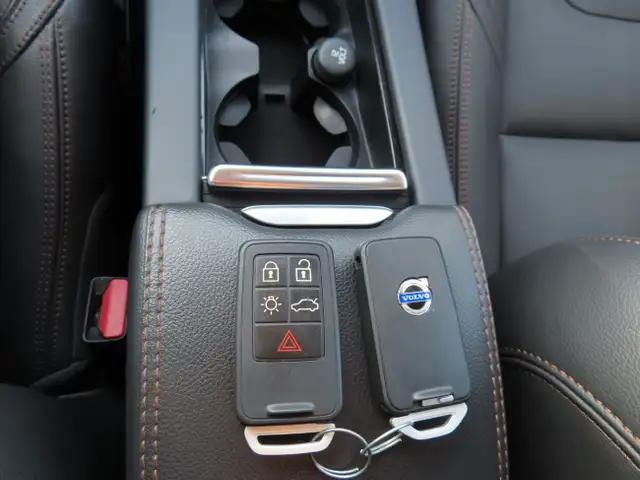 2016 Volvo V60 Cross Country T5 PREMIER PKG AWD - WAGON - LEATHE in Cars & Trucks in Oakville / Halton Region - Image 40
