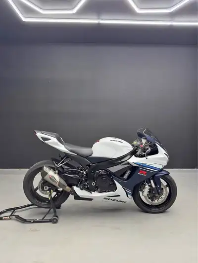 APPLY NOW: https://www.ridecollective.ca/get-pre-approved The 2023 Suzuki GSX-R is a high-performanc...