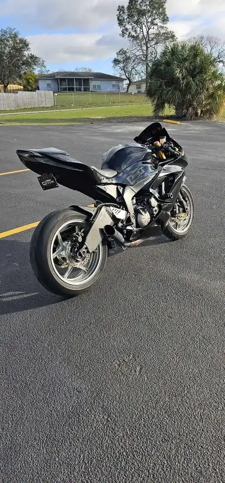 2013 KAWASAKI NINJA ZX-6R 636-BLACK! in Street, Cruisers & Choppers in Edmonton - Image 5