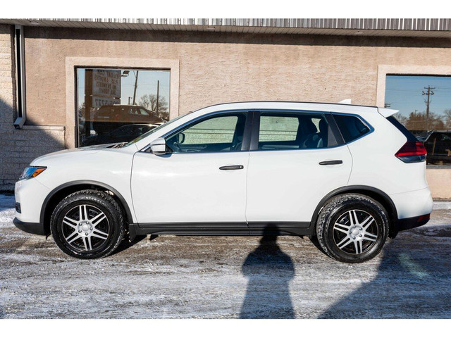  2020 Nissan Rogue S 2WD, HEATED SEATS, REVERSE CAMERA, CARPLAY in Cars & Trucks in Winnipeg - Image 2